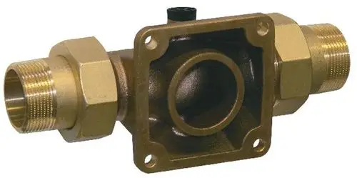 Messingventil mit zwei Anschlussarmaturen und einem zentralen Anschluss. Der Aufbau dient zur Verbindung in wasserführenden Systemen und ist Teil der Syr-Produktreihe.